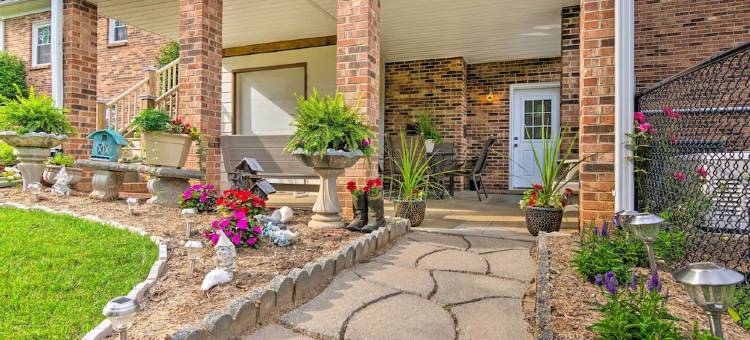 Sun-Dappled Lenoir Abode w/ Patio & Yard!图片