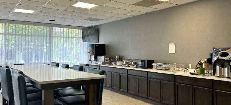 可可华美达酒店(Ramada by Wyndham Cocoa)图片