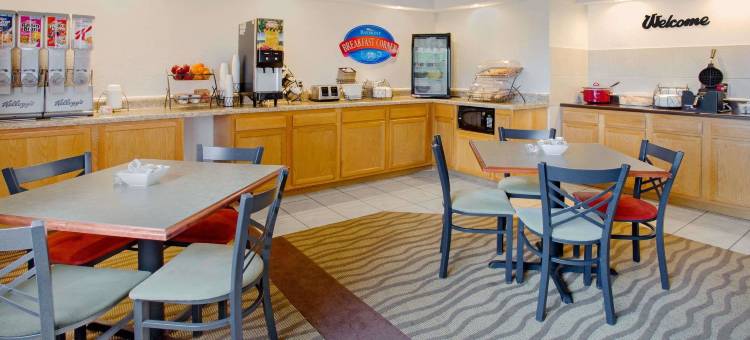 弗里波特温德姆呗盟套房酒店(Baymont by Wyndham Freeport)图片