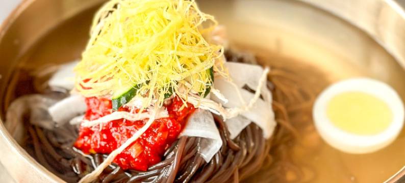 大学阳光网红墙季节空间民宿(公园路分店)图片