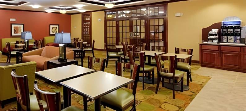 佛罗伦萨东北部智选假日酒店(Holiday Inn Express & Suites FLORENCE NORTHEAST by IHG)图片