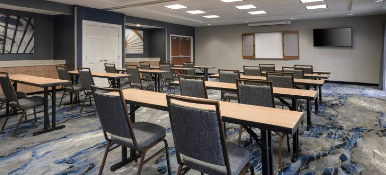 登顿万枫酒店及套房(Fairfield Inn & Suites Denton)图片