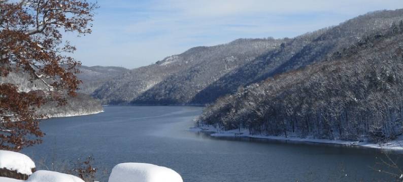 Historic Cabin-Close to I-77, Antiques/Wi fi, Great Bath, a Visit 'Back in Time'图片