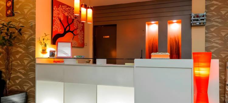 红多兹酒店-美娜多城广场(RedDoorz Near Manado Town Square)图片