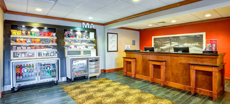 诺沃德波士顿欢朋酒店(Hampton Inn Boston-Norwood)图片