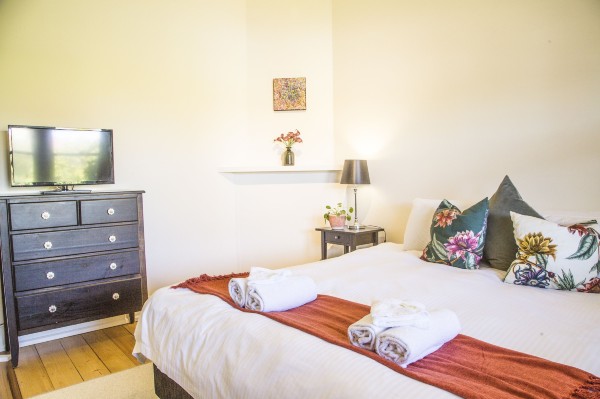 Mataro Cottage Hotel Overview