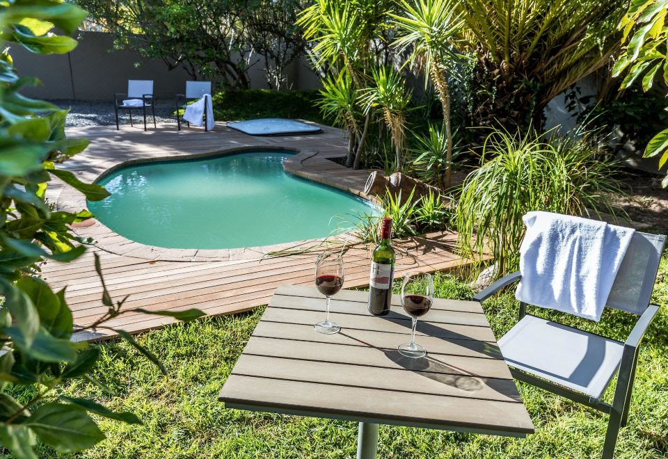 Le Petit Chateau Guest HouseHotel Overview