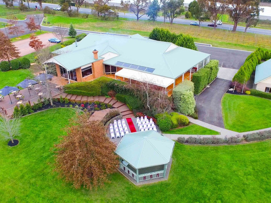 野卡特莱河村酒店