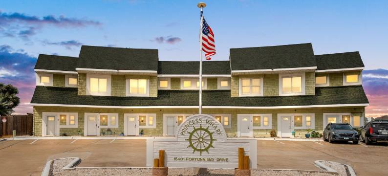 涨潮 - 水景和船滑！(High Tide - Water View and Boat Slip!)图片