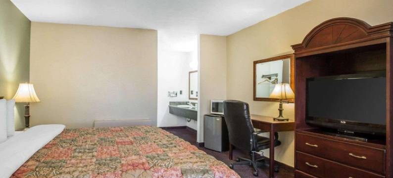 卡梅伦帕克诗格尔斯普林斯凯艺套房酒店(Quality Inn & Suites Cameron Park Shingle Springs)图片