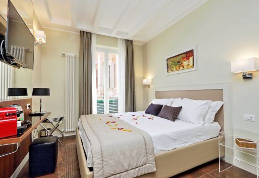 Piazza Venezia Grand Suite Hotel Overview