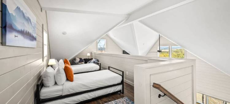 新湖景 室内泳池 可住14人 热水浴缸(NEW Lake View Indoor Pool Sleeps 14 Hot Tub)图片