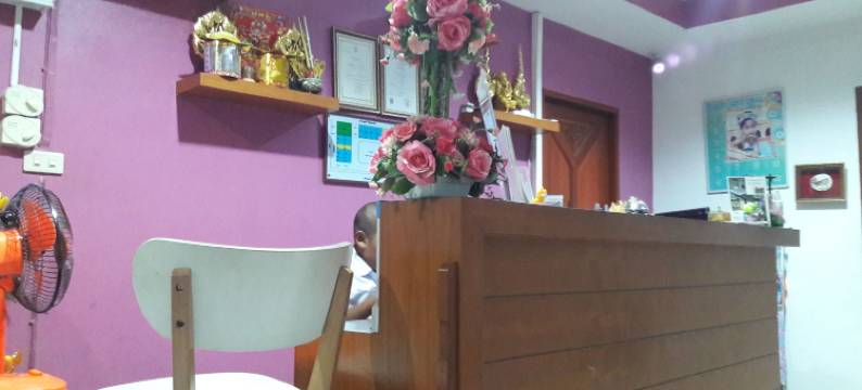 拍那是尼空客房探索酒店(RoomQuest Chonburi Phanat Nikhom)图片