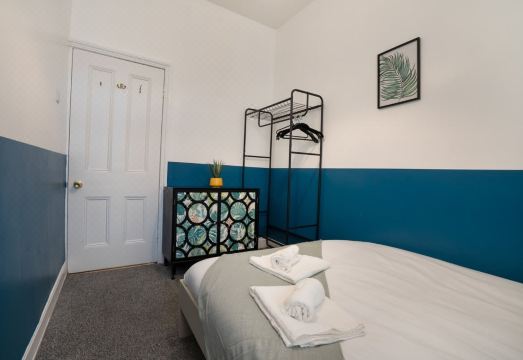 3 Bed-Free Parking-Close to City Hotel Overview