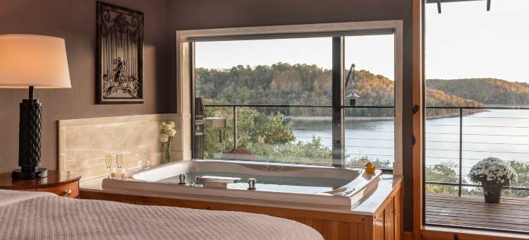 海狸湖畔小屋酒店 - 仅供伴侣入住度假屋(Beaver Lakefront Cabins - Couples Only Getaways)图片