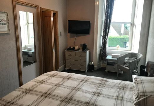 Macbeth Arms Hotel Overview