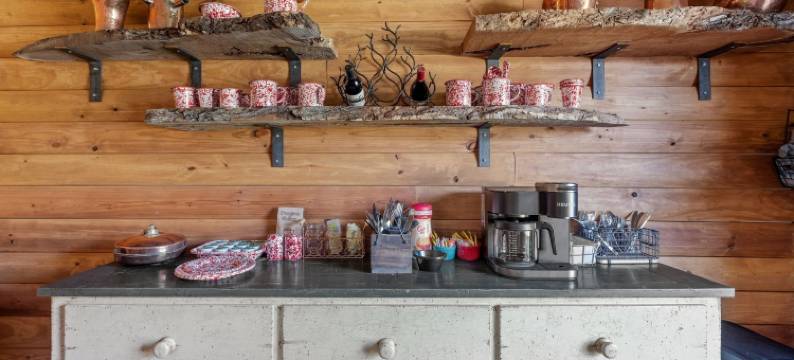 瓜达卢佩布拉夫原木小屋4卧室住宅 by RedAwning(Guadalupe Bluff Log Cabin 4 Bedroom Home by Redawning)图片