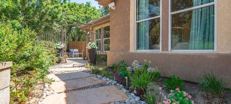 宁静自然度假屋，私人花园，舒适魅力(Tranquil Nature Retreat Private Patio & Cozy Charm)图片