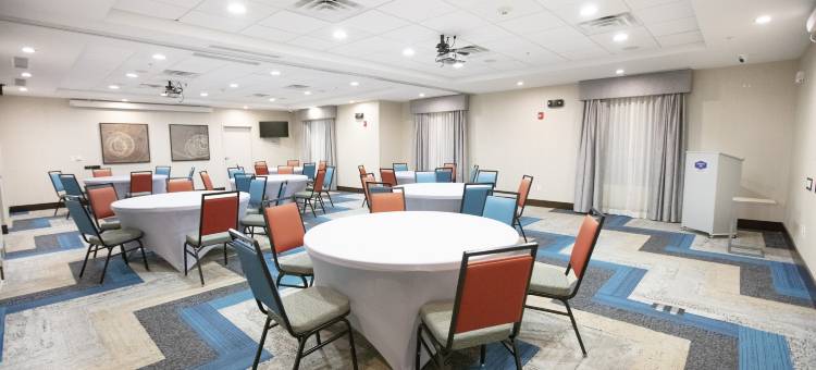 托利多/俄勒冈希尔顿欢朋酒店(Hampton Inn Toledo/Oregon)图片