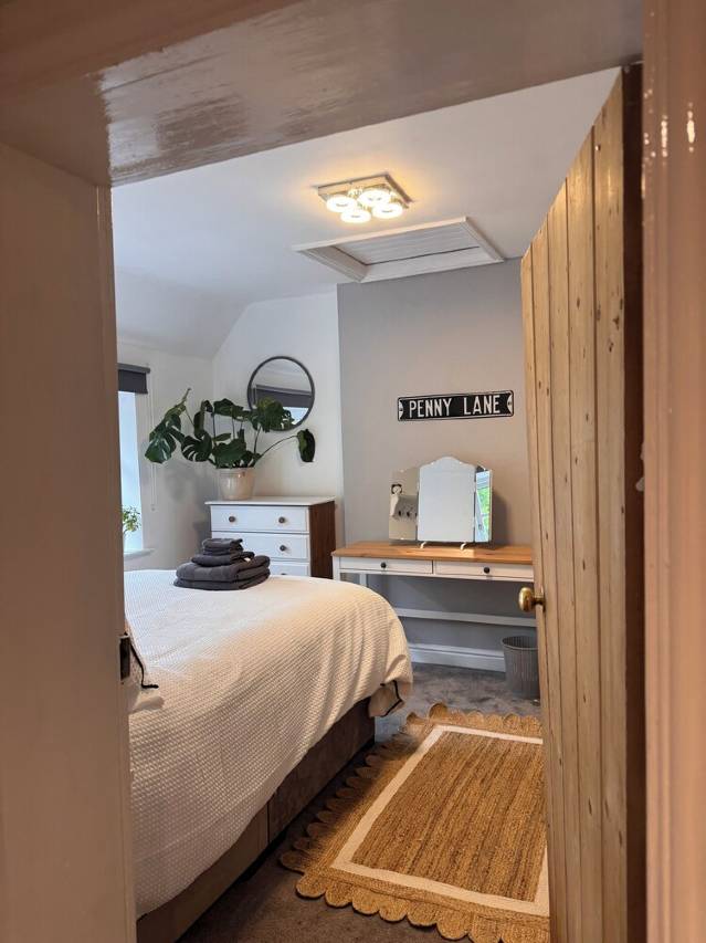 Weighbridge House – 4-Bedroom Canal-Side Cottage in Tardebigge