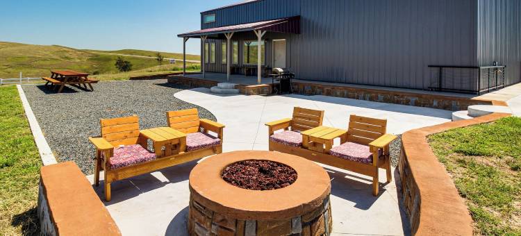 隐蔽的内布拉斯加度假屋：距麦康诺湖2英里(Secluded Nebraska Getaway 2 Mi to Lake McConaughy)图片