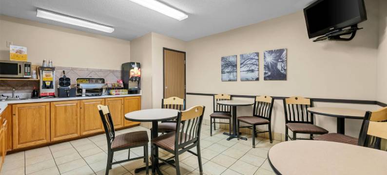 亚历山大明尼苏达州速8酒店(Super 8 by Wyndham Alexandria MN)图片