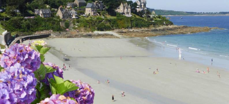 Cottage by Goëlo Coast with Sea Views图片