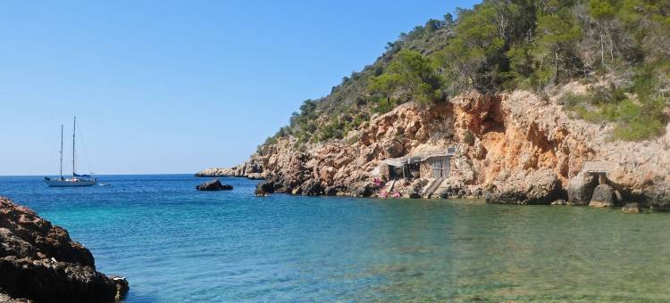 Villa in Cala Tarida with Private Pool & Sea View图片