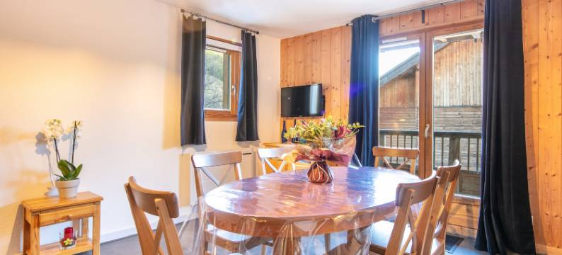 Apartment in France with Mountain Views & Pool图片