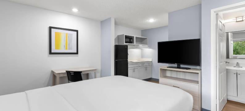 莱克兰北 I-4 郊区开放式客房(Suburban Studios Lakeland North I-4)图片