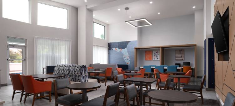 智选假日套房酒店查菲，杰克逊维尔西(Holiday Inn Express & Suites Chaffee-Jacksonville West)图片