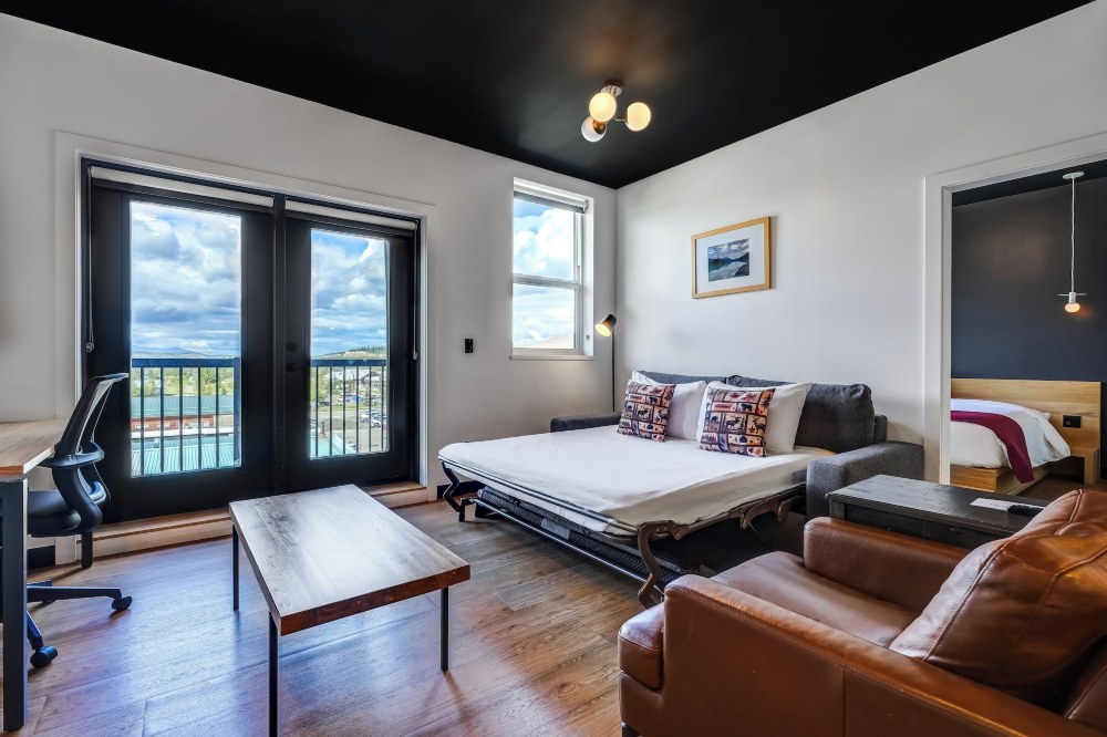 Raven Inn Whitehorse Over view