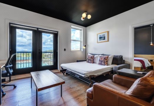 Raven Inn Whitehorse Hotel Overview