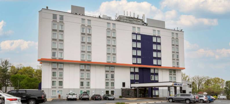 亚历山德里亚西部舒适酒店及套房(Comfort Inn & Suites Alexandria West)图片