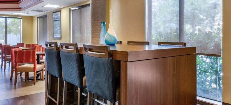 皮尔斯堡I-95号舒适套房酒店(Comfort Suites Fort Pierce I-95)图片