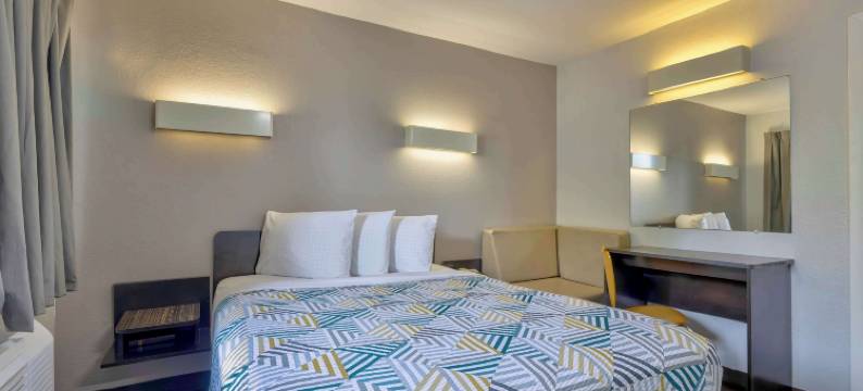 奥什科什6号汽车旅馆(Motel 6 Oshkosh, WI)图片