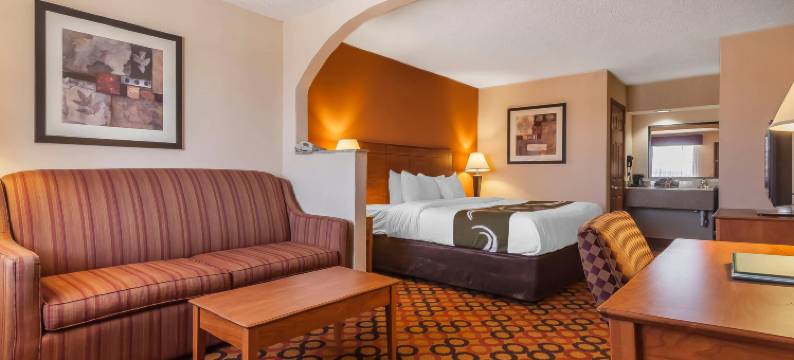 奥瓦索 US-169 凯艺套房酒店(Quality Inn & Suites Owasso US-169)图片