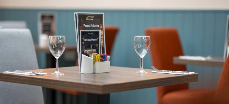 伦敦斯坦斯特德机场温德姆华美达酒店(Ramada by Wyndham London Stansted Airport)图片