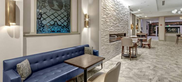希尔顿逸林酒店-夏洛特镇(DoubleTree by Hilton Charlottesville)图片