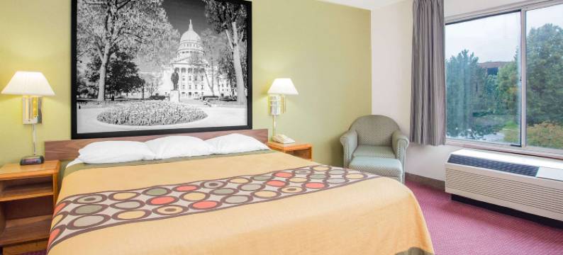 Super 8 by Wyndham Madison East图片