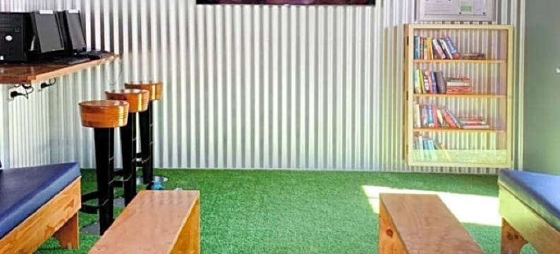 马格纳姆斯艾利滩-仅限大人。(Magnums Airlie Beach – Adults only)图片