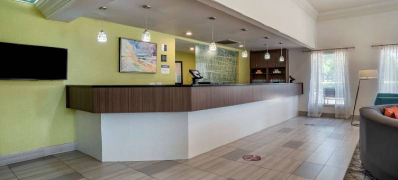 卡尔顿贝斯特韦斯特套房酒店(Best Western Plus Carlton Suites)图片