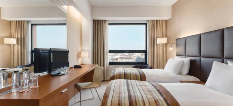 奥拉迪亚温德姆华美达酒店(Ramada by Wyndham Oradea)图片