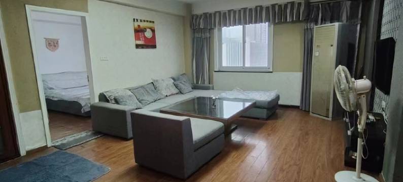 张小鸡和王小Y公寓(翰飞路分店)图片