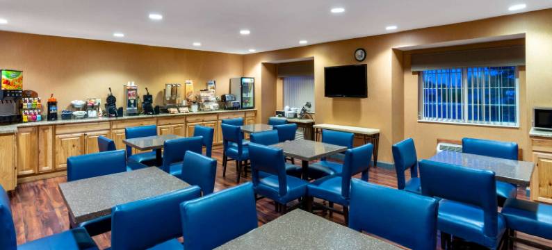 拉顿麦客达套房酒店(Microtel Inn & Suites by Wyndham Raton)图片