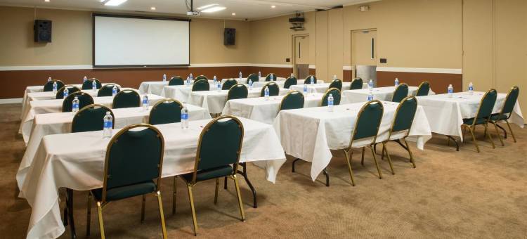 博林格林温德姆华美达酒店(Ramada by Wyndham Bowling Green)图片