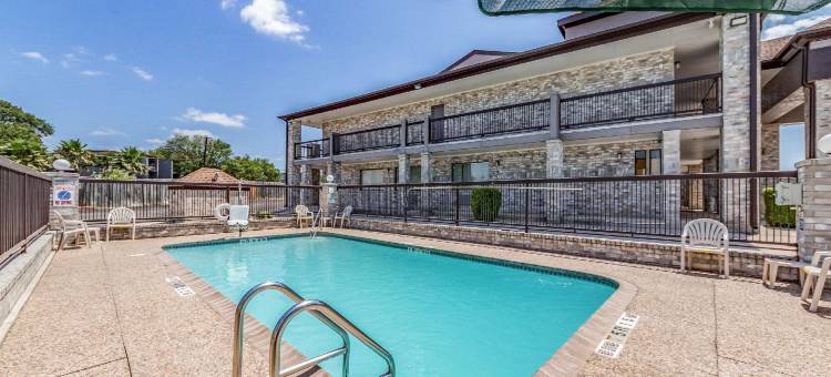 东 I-10 近佛斯特银行中心凯艺酒店(Quality Inn I-10 East Near Frost Bank Center)图片