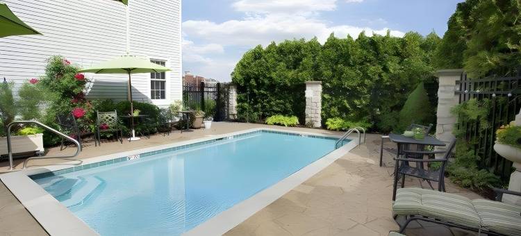 草坪湖贝斯特韦斯特优质套房酒店(Best Western Plus Lawnfield Inn  Suites)图片