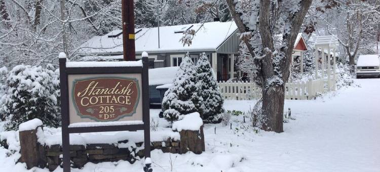 Standish Cottage is Creekside图片