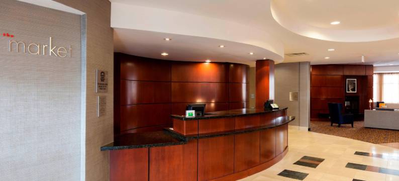 芝加哥绍姆堡/伍德菲尔德购物中心万怡酒店(Courtyard Chicago Schaumburg/Woodfield Mall)图片